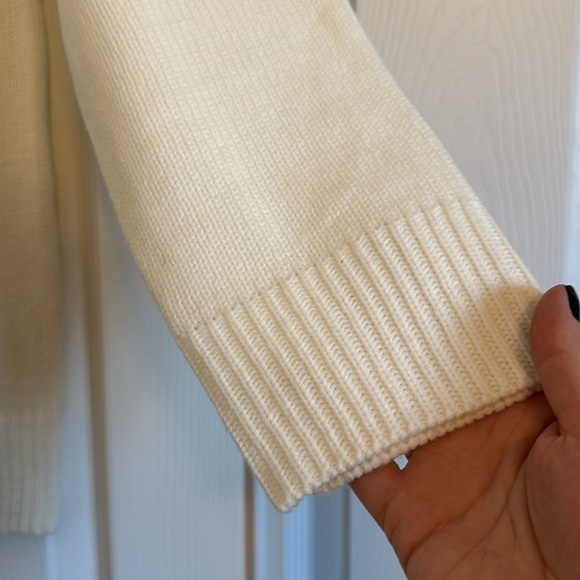 Cream Red Heart Sweater, Size L - Picture 4 of 6